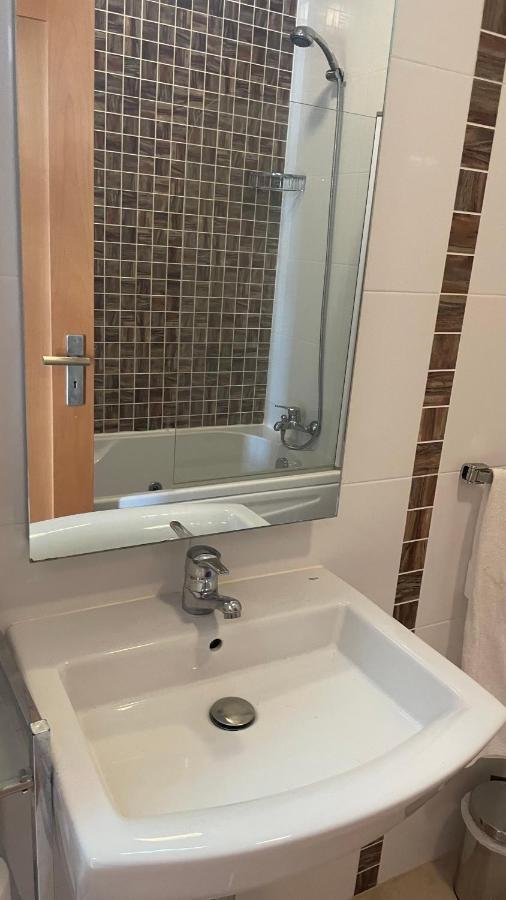 Amazing 2 Bedroom Apartment Near Beach With Pool Lagos Kültér fotó